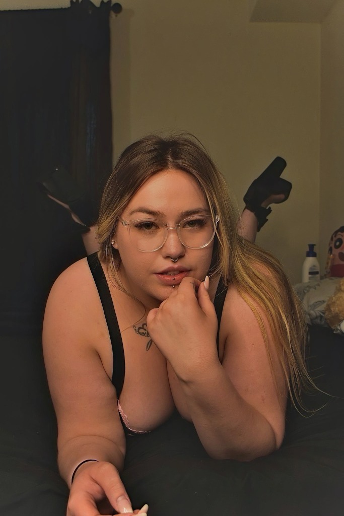 Skylar Sinz companion background portrait